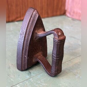 Miniature sad iron Cast Iron Vintage salesman sample